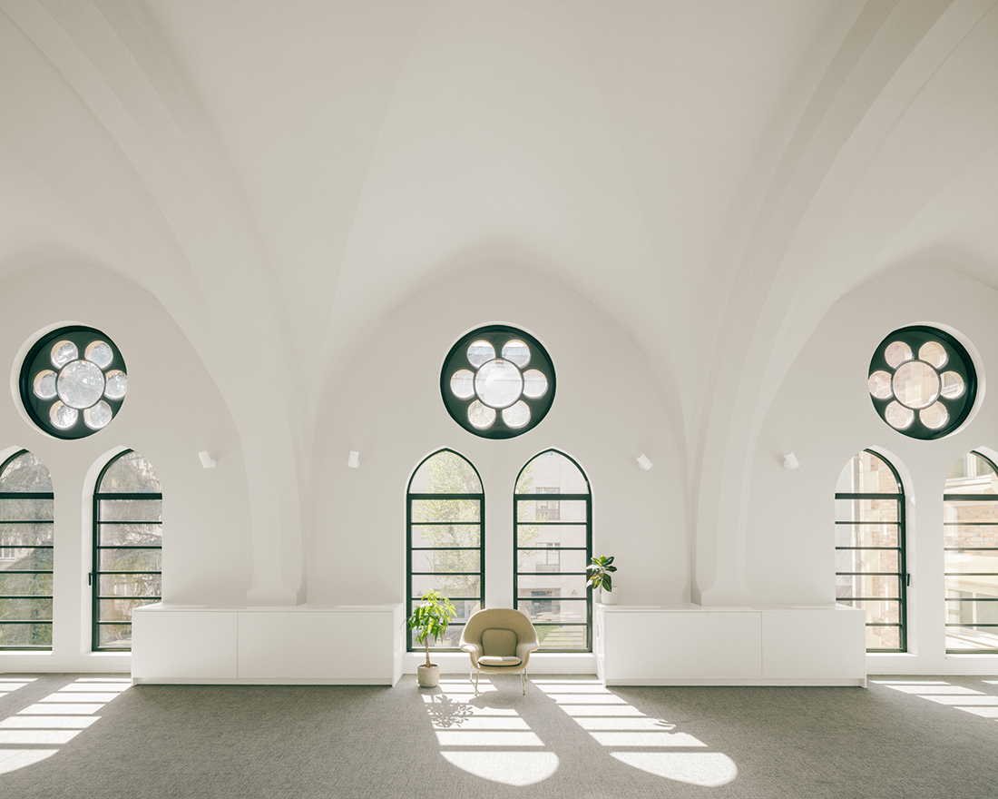 Maud Caubet Architectes & HBHC - Château Levallois © Charly Broyez